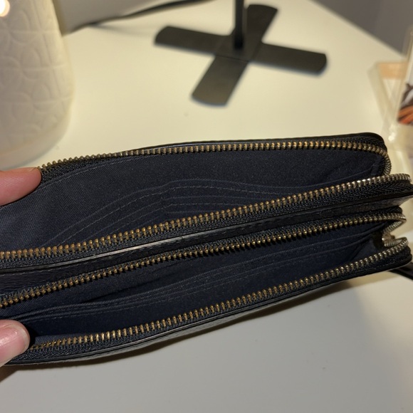 Coach, wallet/wristlet - Picture 2 of 2